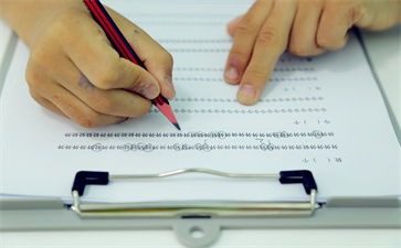 女兒5歲注意力不集中是什么原因呢？