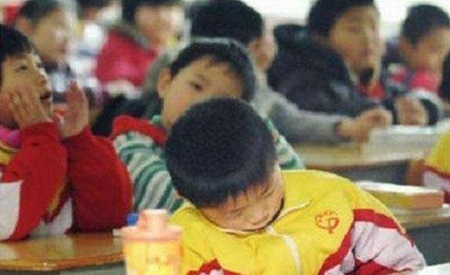上課注意力不集中精神渙散睡覺的學生