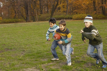 戶外運動有利于改善孩子的專注力問題